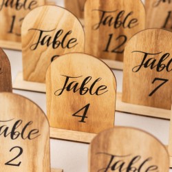Numéro de table en bois