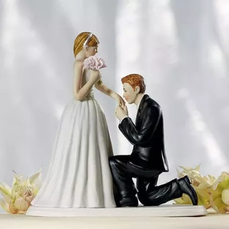 Figurine de mariage baise main