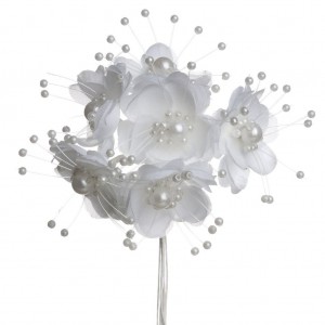 Bouquet de fleurs en tissu blanc