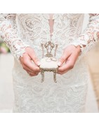 L'accessoire indispensable à votre mariage : le coussin à alliances ou la boite à alliances en bois , en verre ou en plexiglas